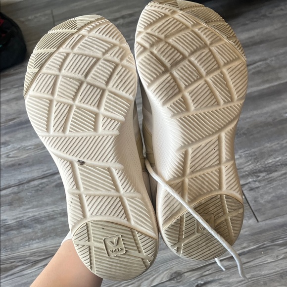 Veja White and Cream Women's Sneakers - Picture 5 of 8